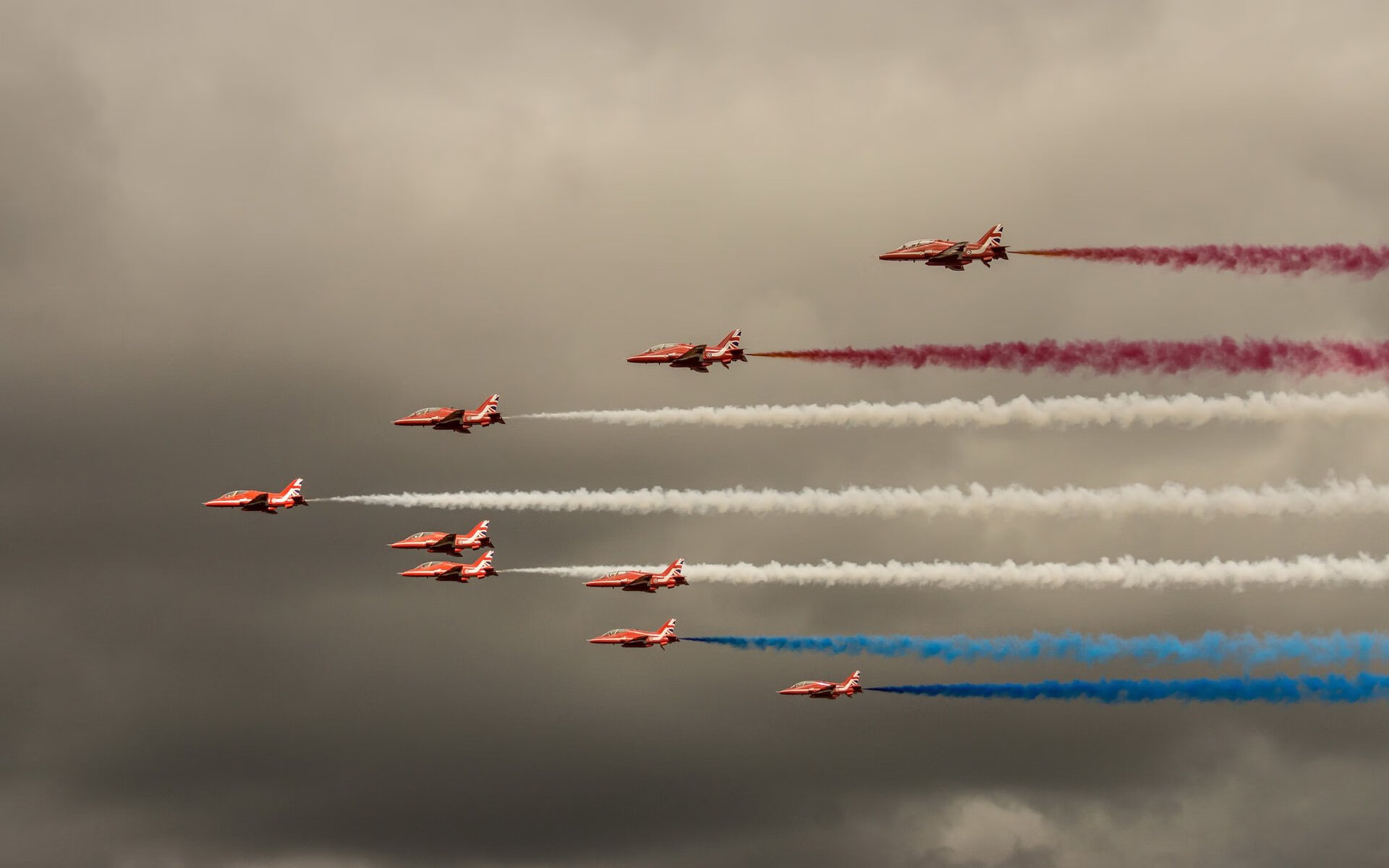 九游娱乐APP-球迷自发组织为球队送行展现深厚情感，自发组织的足球赛