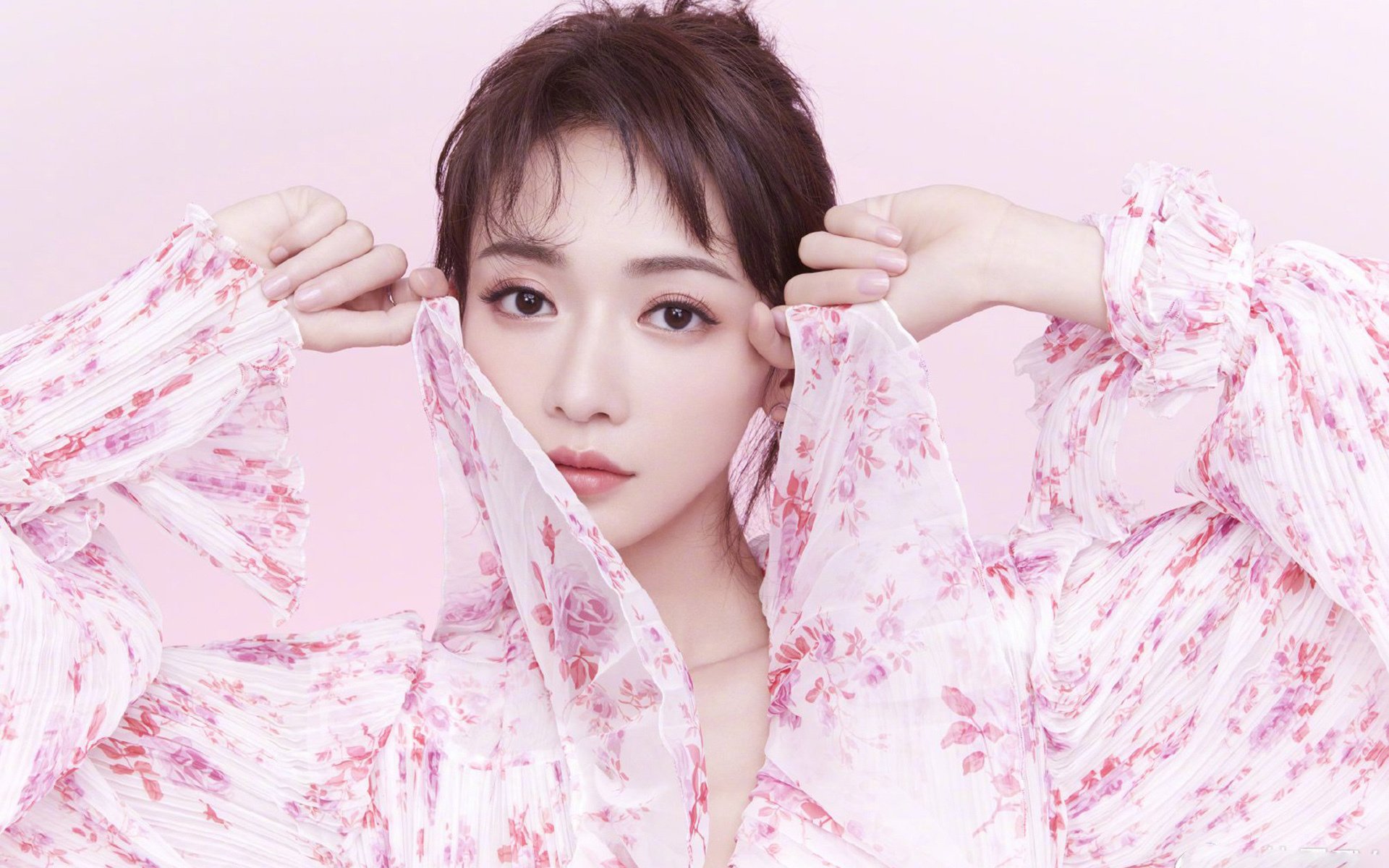 英格兰球迷街头狂欢庆祝奖牌,英格兰球迷唱歌